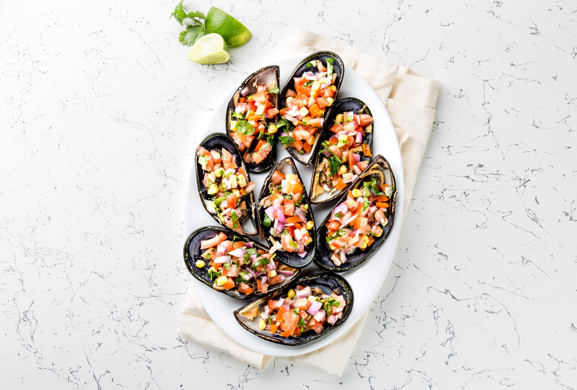 Choros a la chalaca. Big mussels, choros zapatos seasoned with purple onion