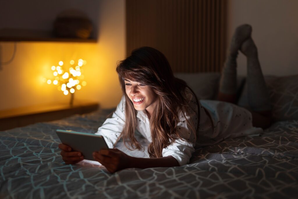 Woman using online dating apps