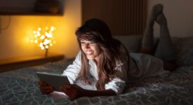 Woman using online dating apps